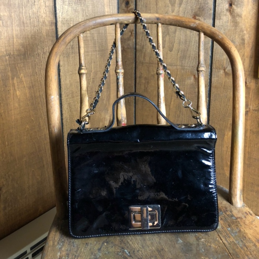 Black patent leather shoulder bag by innue